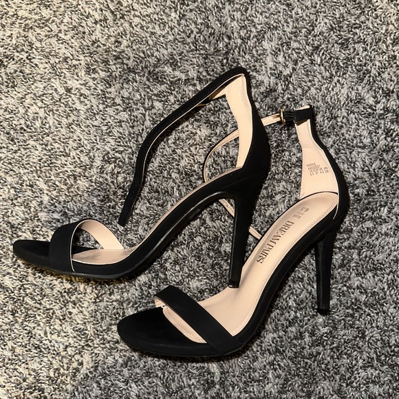 Elegant Black Stilettos - Picture 2 of 4